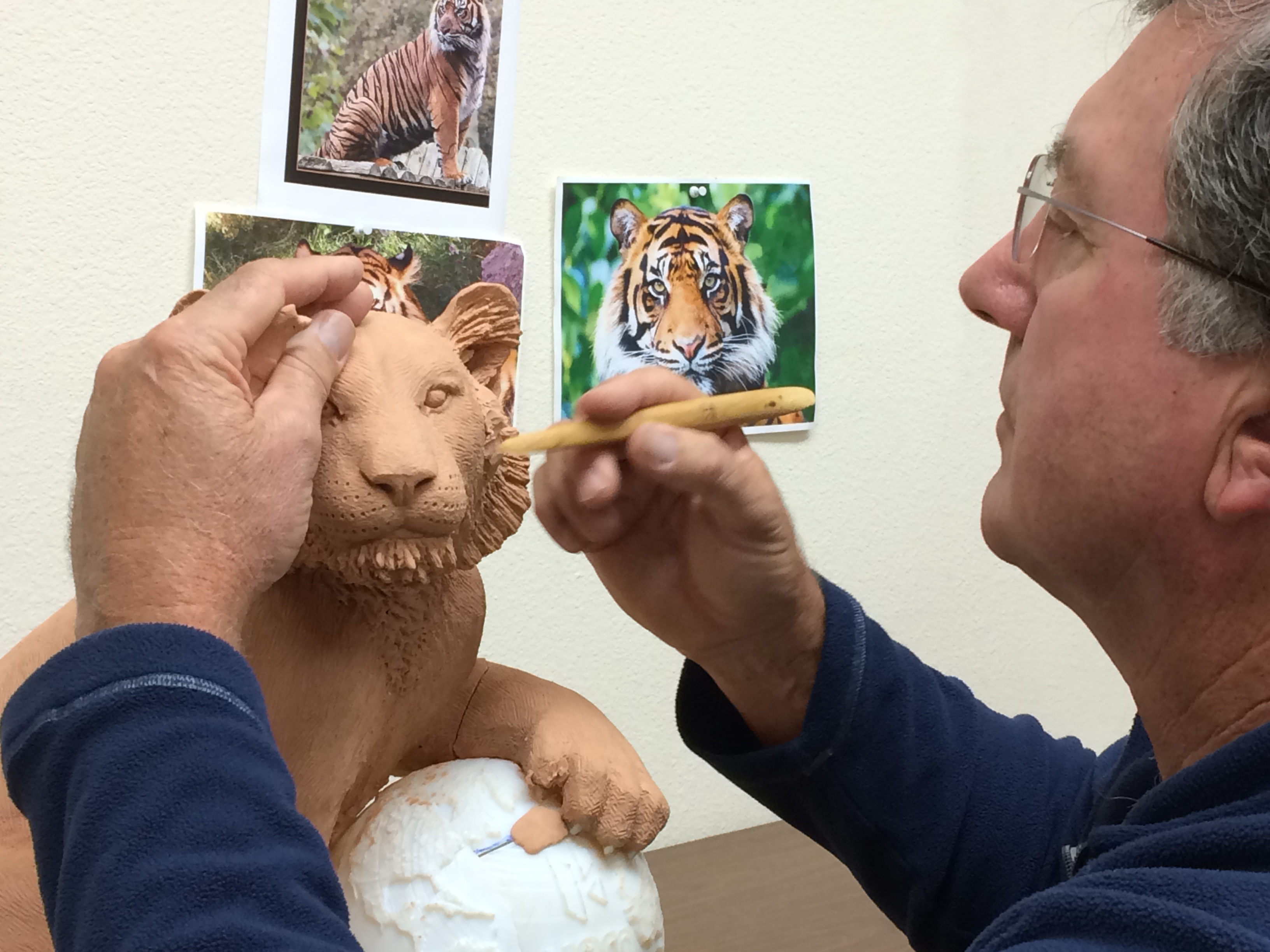 Malcolm DeMille sculpting Hero World Challenge trophy